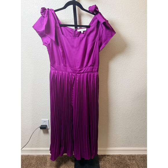 Ivy City Co. Dresses & Skirts - Ivy City Co Magenta Purple Pleated Midi Dress Bow Shoulder Square Neck Womens M